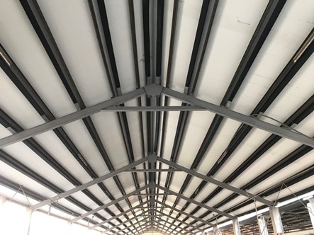 工程实绩12-龙冠牧场（搭配太阳能）-采用双层中空PVC塑钢浪板