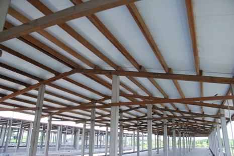 工程实绩12-龙冠牧场（搭配太阳能）-采用双层中空PVC塑钢浪板